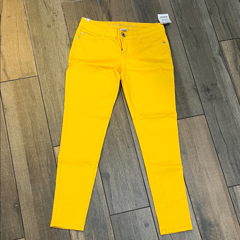 Brand new with tags!! Celebrity Pink brand Vibrant Yellow Women's Jeans